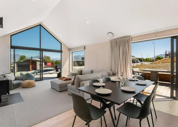 Views With Outdoor Dining Area Games For Kids Sleeps 8 Wanaka