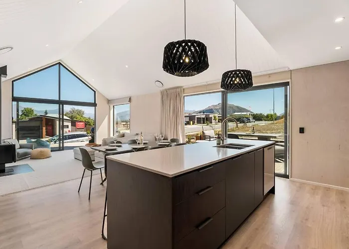 Views With Outdoor Dining Area Games For Kids Sleeps 8 Holiday home Wanaka