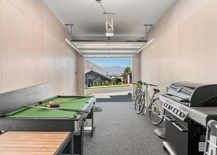 Holiday home Views With Outdoor Dining Area Games For Kids Sleeps 8 Wanaka
