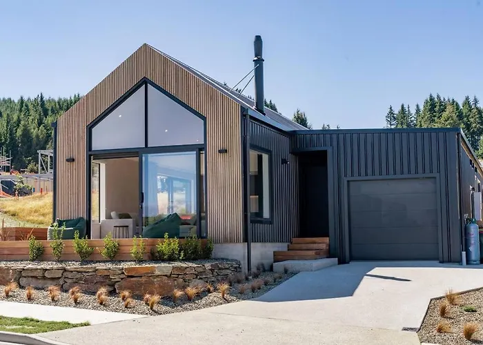Views With Outdoor Dining Area Games For Kids Sleeps 8 Wanaka