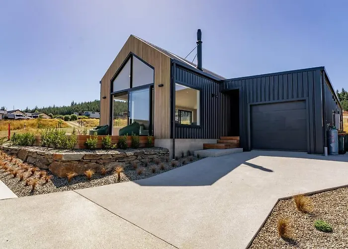 Views With Outdoor Dining Area Games For Kids Sleeps 8 * Wanaka