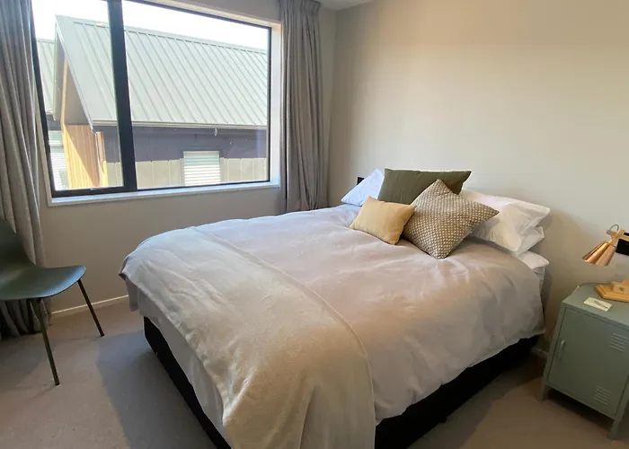 Views With Outdoor Dining Area Games For Kids Sleeps 8 Wanaka